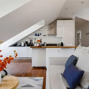 A Captivating Close To River Tagus In Appartement